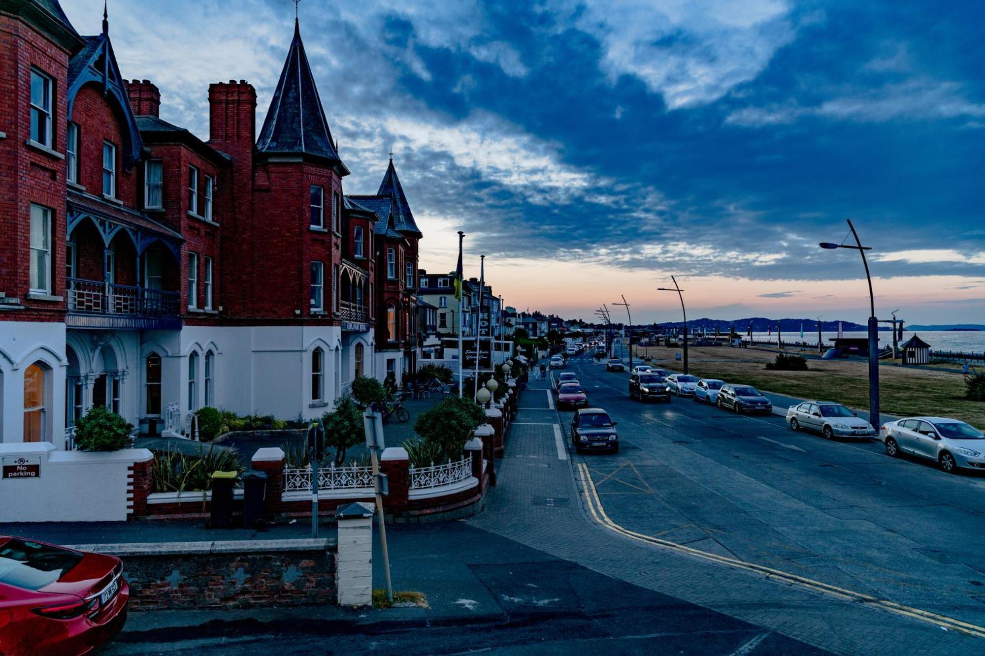 The Strand Hotel Former Home Of Oscar Wilde & Caffe Vergnano 1882 Bray Zewnętrze zdjęcie